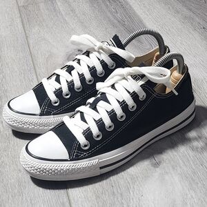 Converse Chuck Taylor All Star Low Top Black & White Sneakers Womens Size 7